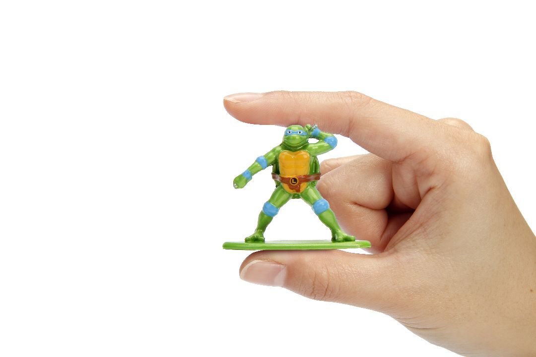 Jada Nano Scene TMNT Turtle Lair with 4 Figures – image 8