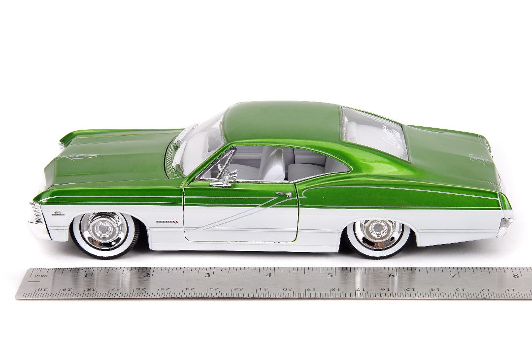 Jada 1/24 "BIGTIME Muscle" 1967 Chevy Impala 2-Door – image 11