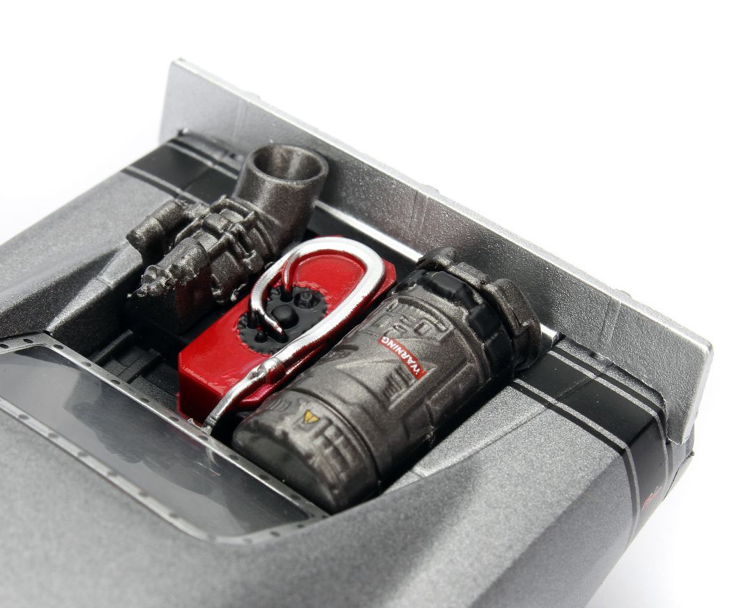 Jada 1/32 "Fast & Furious" Dom's Ice Charger – image 10