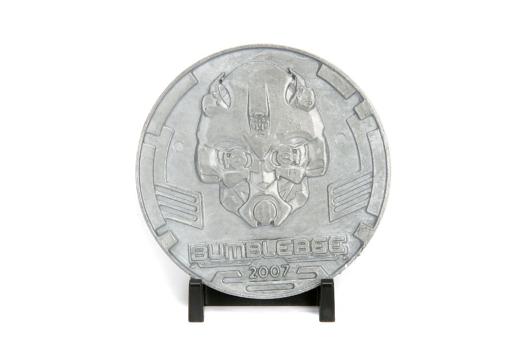Jada 1/24 Transformers - 2006 Camaro Bumblebee W/Coin thumbnail 9