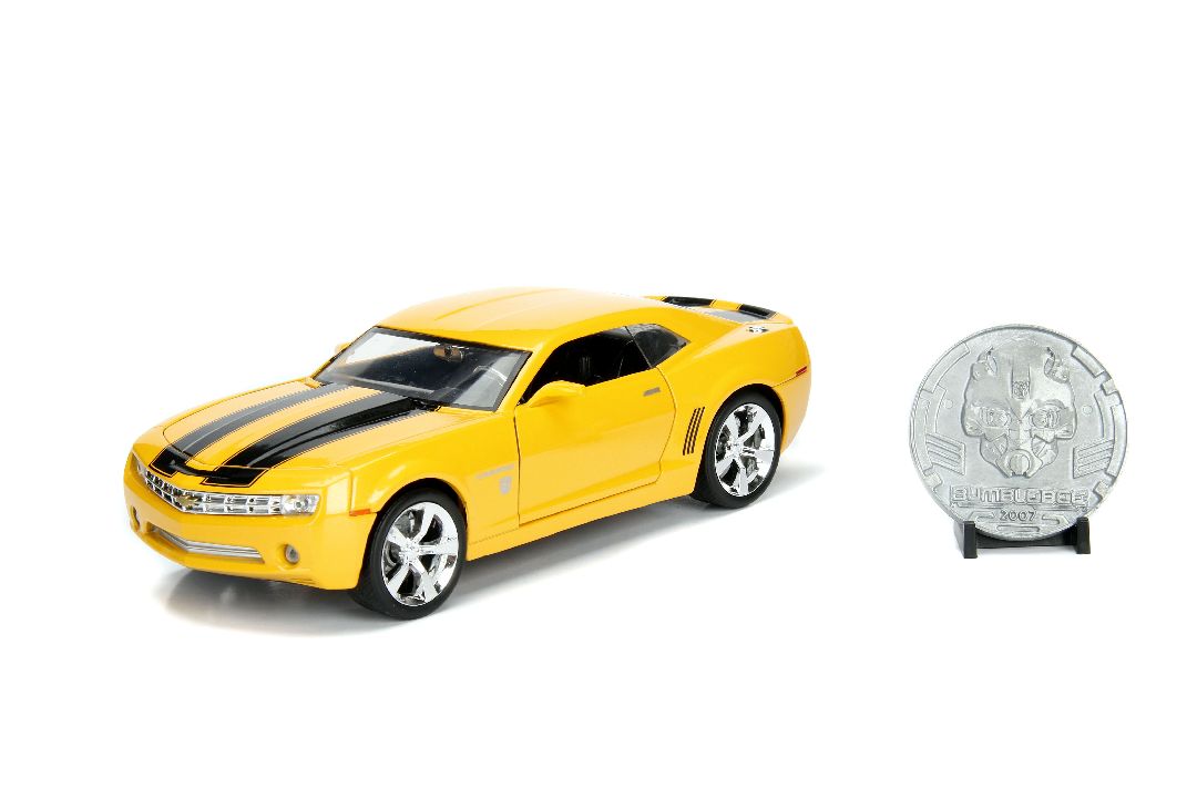 Jada 1/24 Transformers - 2006 Camaro Bumblebee W/Coin thumbnail 12