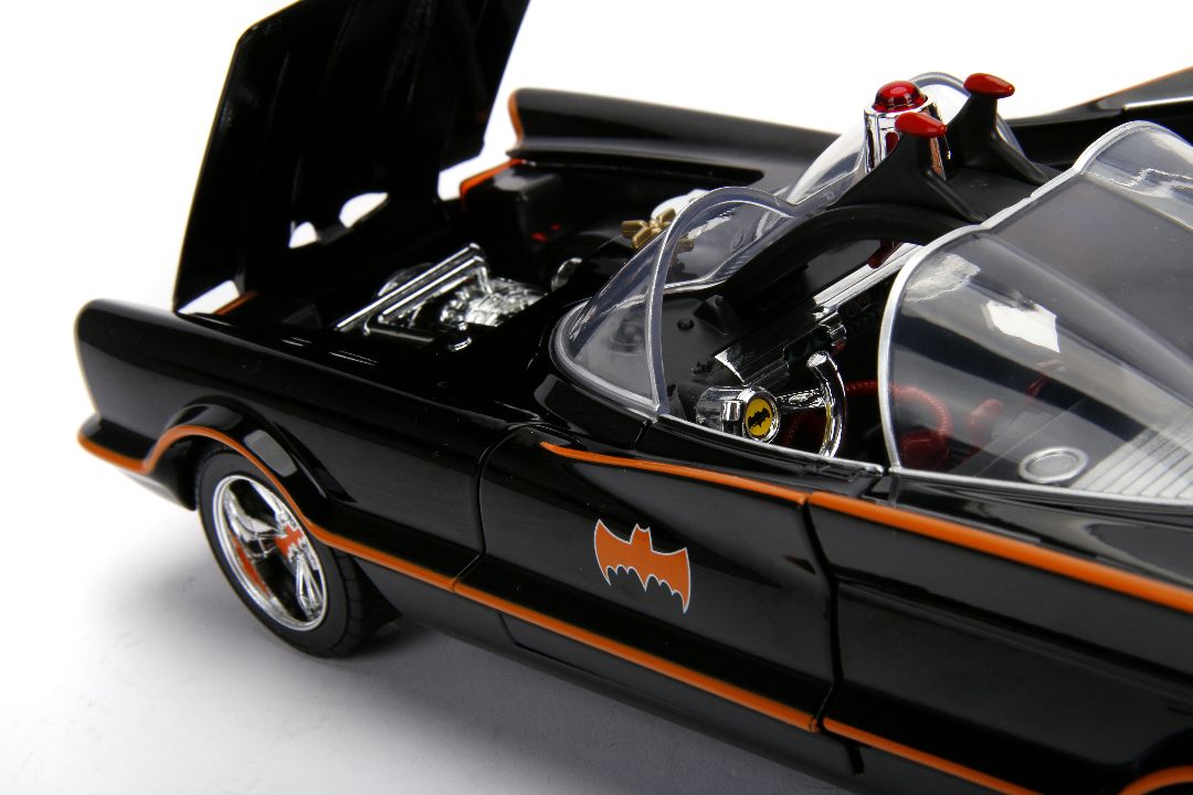 Jada 1/18 "Hollywood Rides" 1966 TV Series Batmobile with Batman thumbnail 12