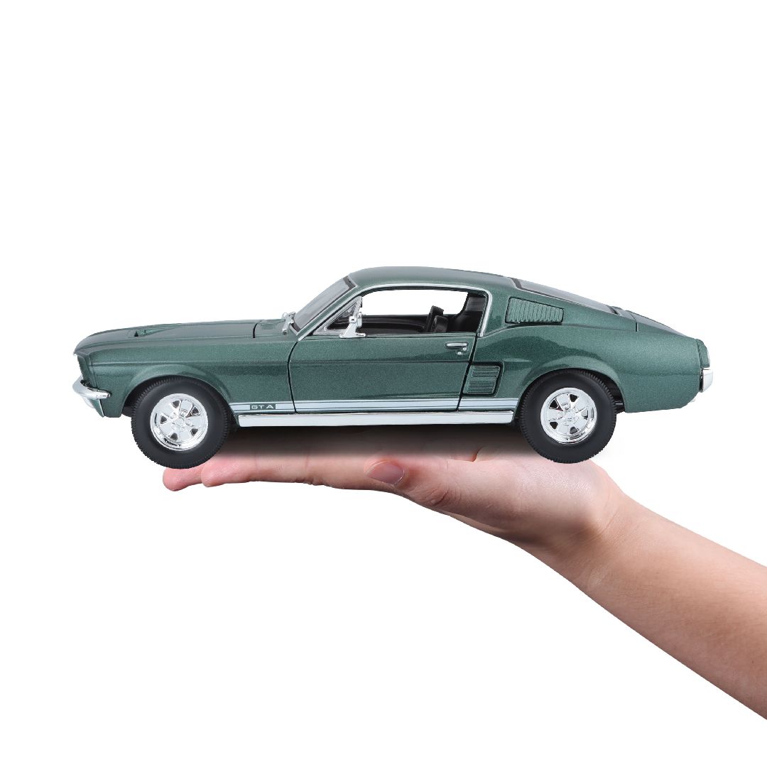 Maisto 1/18 SE 1967 Ford Mustang GTA Fastback - Metallic Green – image 7