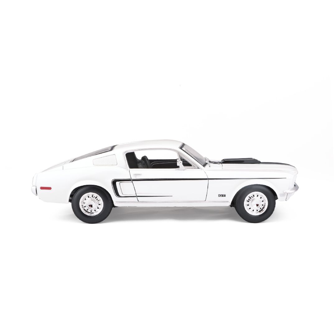 Maisto 1/18 SE 1968 Ford Mustang GT Cobra Jet  - White – image 12