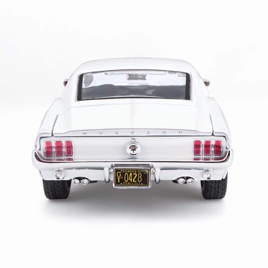 Maisto 1/18 SE 1968 Ford Mustang GT Cobra Jet  - White – image 13