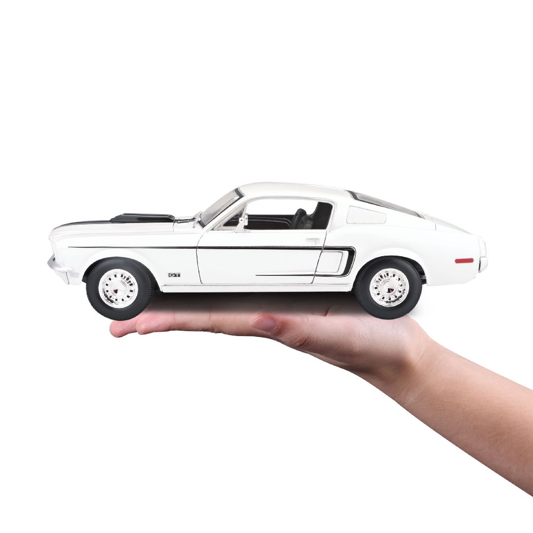 Maisto 1/18 SE 1968 Ford Mustang GT Cobra Jet  - White – image 16