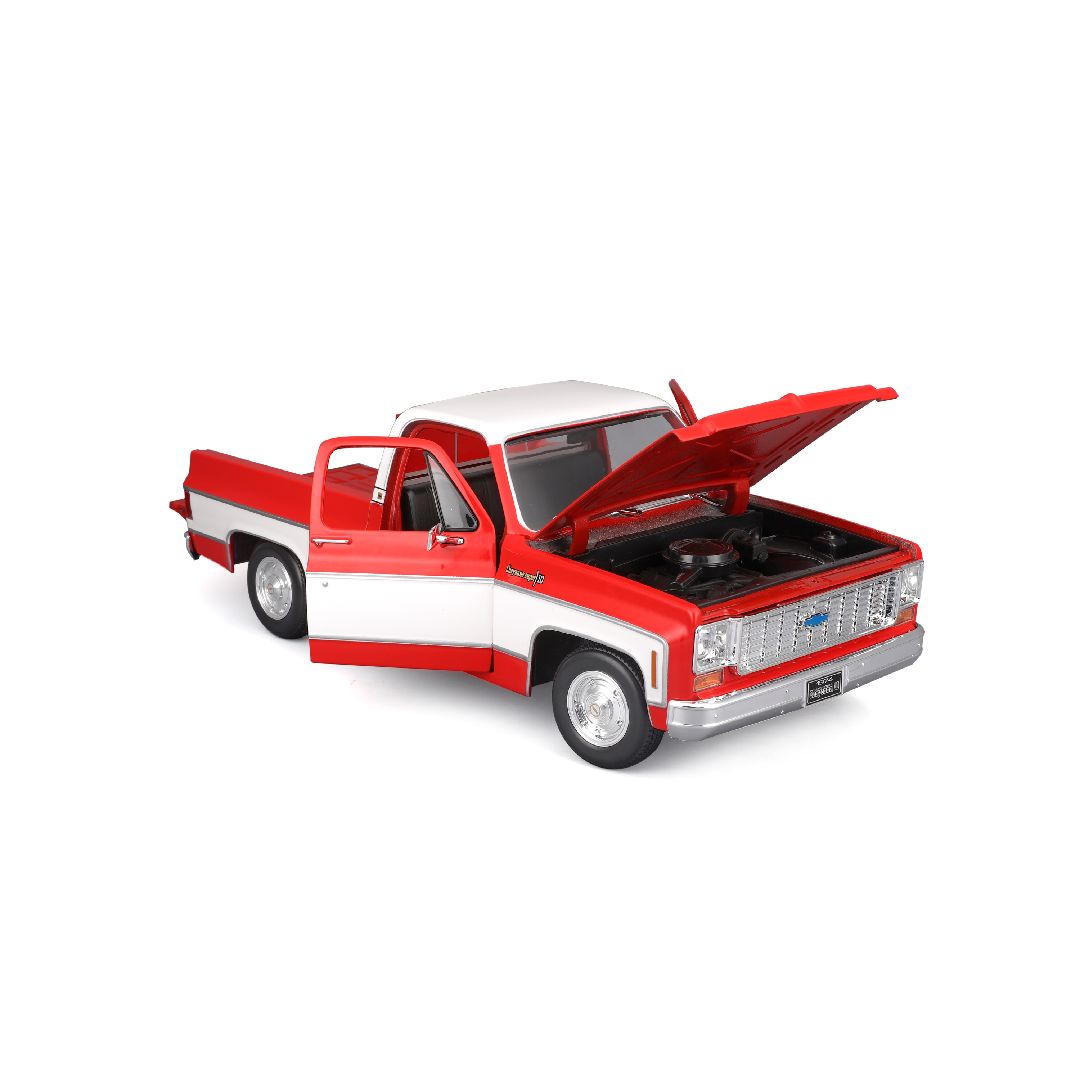 Maisto 1/18 SE 1974 Chevrolet C10 Cheyenne Super - Red/White – image 2