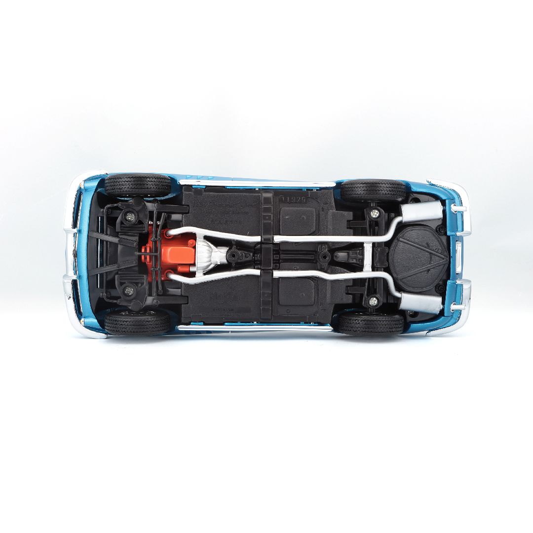 Maisto 1/18 SE 1965 Chevrolet Corvette (Metallic Light Blue) – image 10