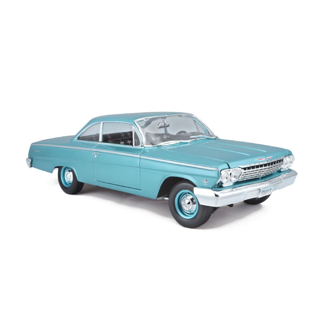 Maisto 1/18 SE 1962 Chevrolet Bel Air - Metallic Light Blue – image 2