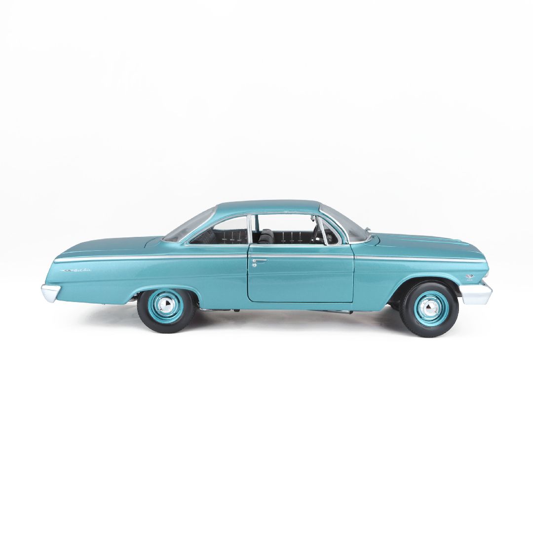 Maisto 1/18 SE 1962 Chevrolet Bel Air - Metallic Light Blue – image 3