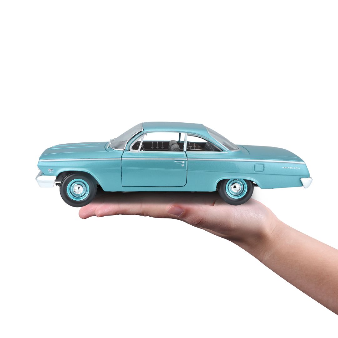 Maisto 1/18 SE 1962 Chevrolet Bel Air - Metallic Light Blue – image 7