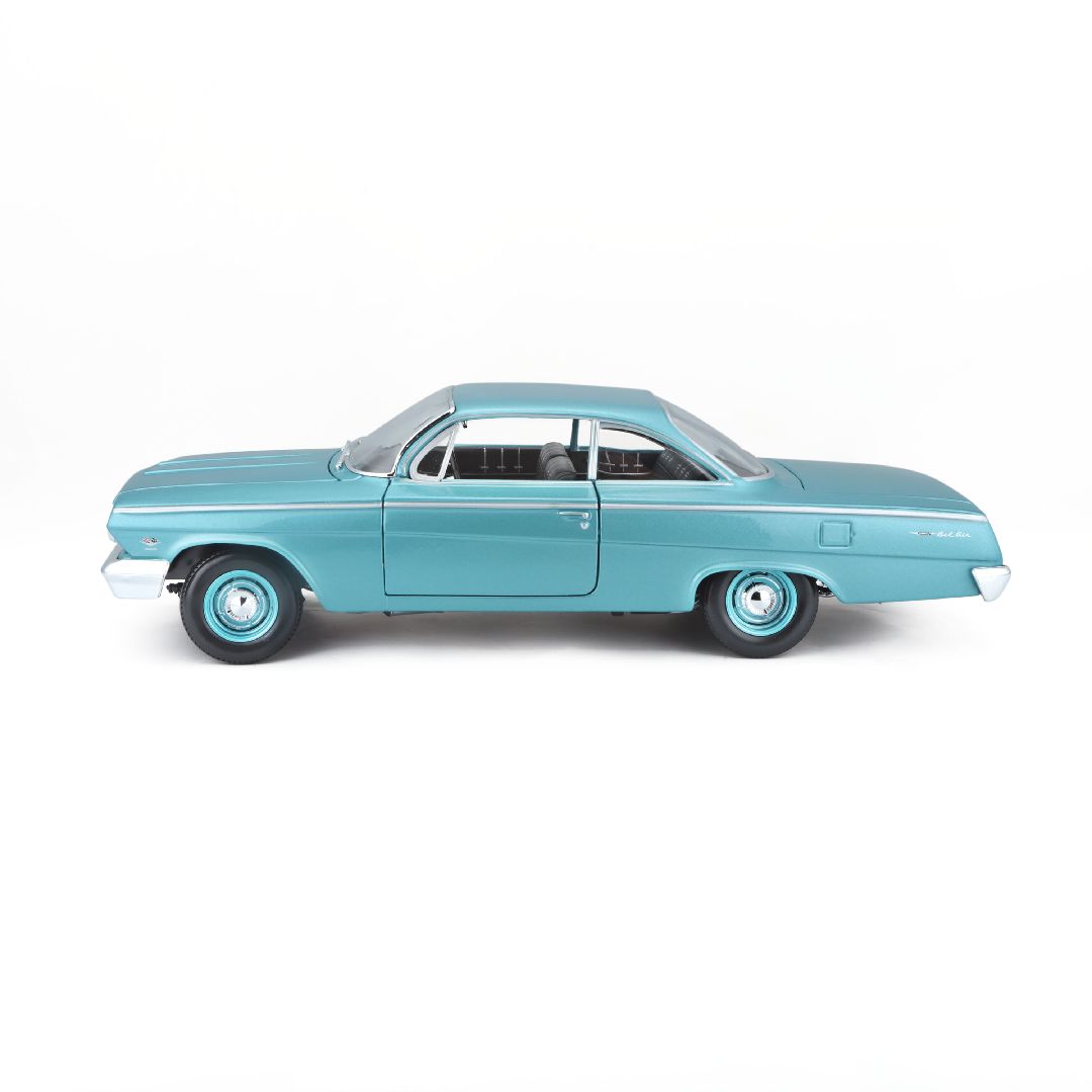 Maisto 1/18 SE 1962 Chevrolet Bel Air - Metallic Light Blue – image 18