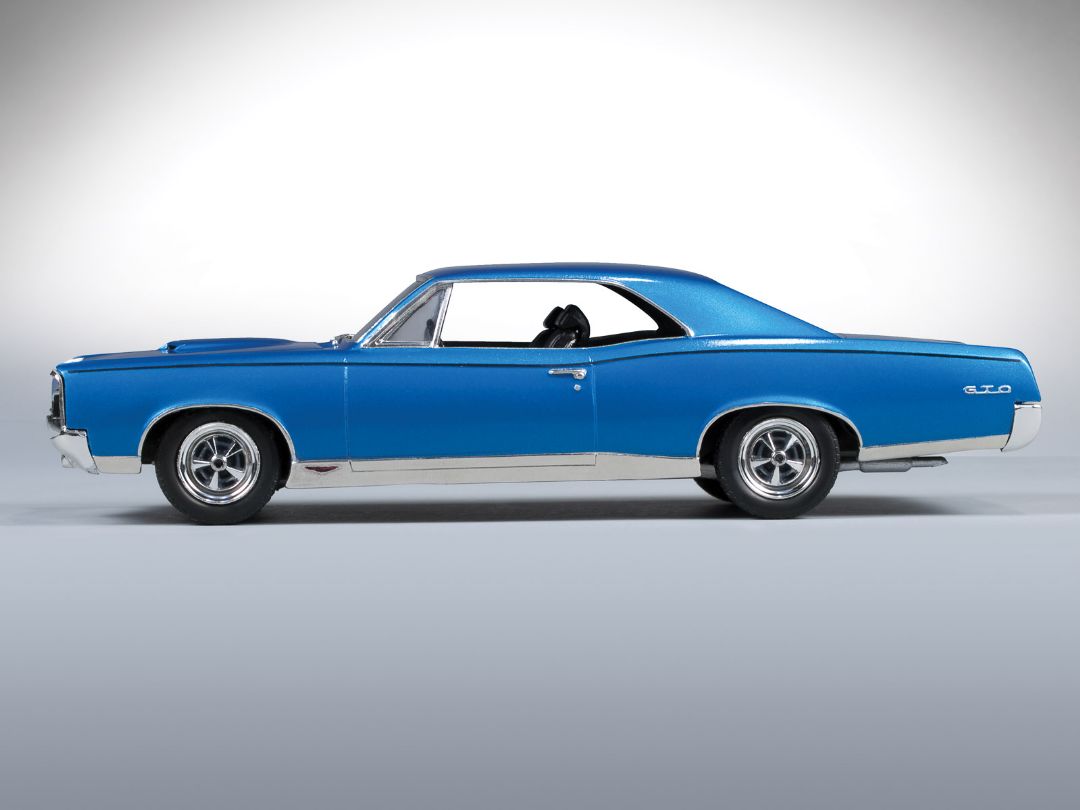 MPC 1967 Pontiac GTO Molded in White 1/25 Model Kit (Level 2) – image 10