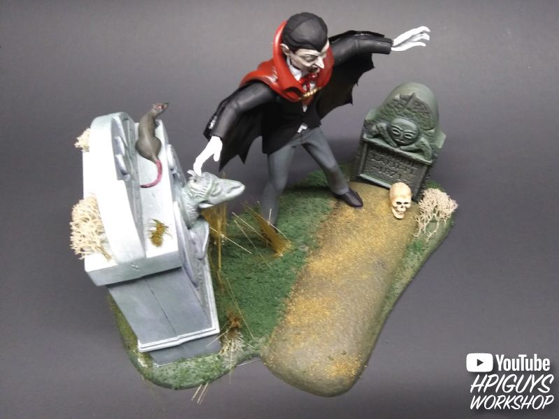 Polar Lights Haunted Manor: Flight of the Vampire 1/12 Model Kit – image 5