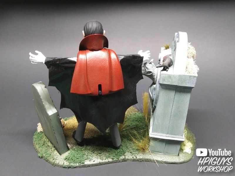 Polar Lights Haunted Manor: Flight of the Vampire 1/12 Model Kit – image 6