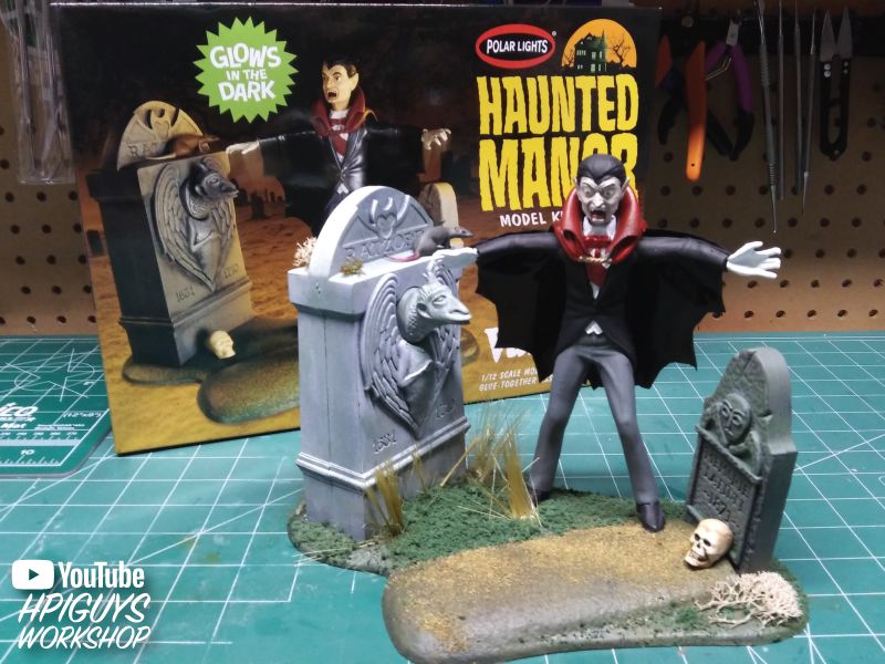 Polar Lights Haunted Manor: Flight of the Vampire 1/12 Model Kit – image 9
