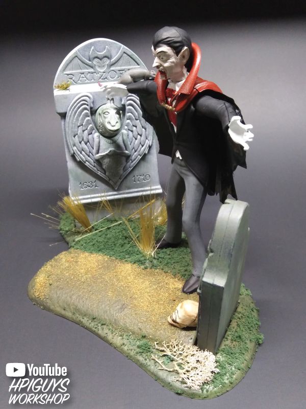 Polar Lights Haunted Manor: Flight of the Vampire 1/12 Model Kit – image 7