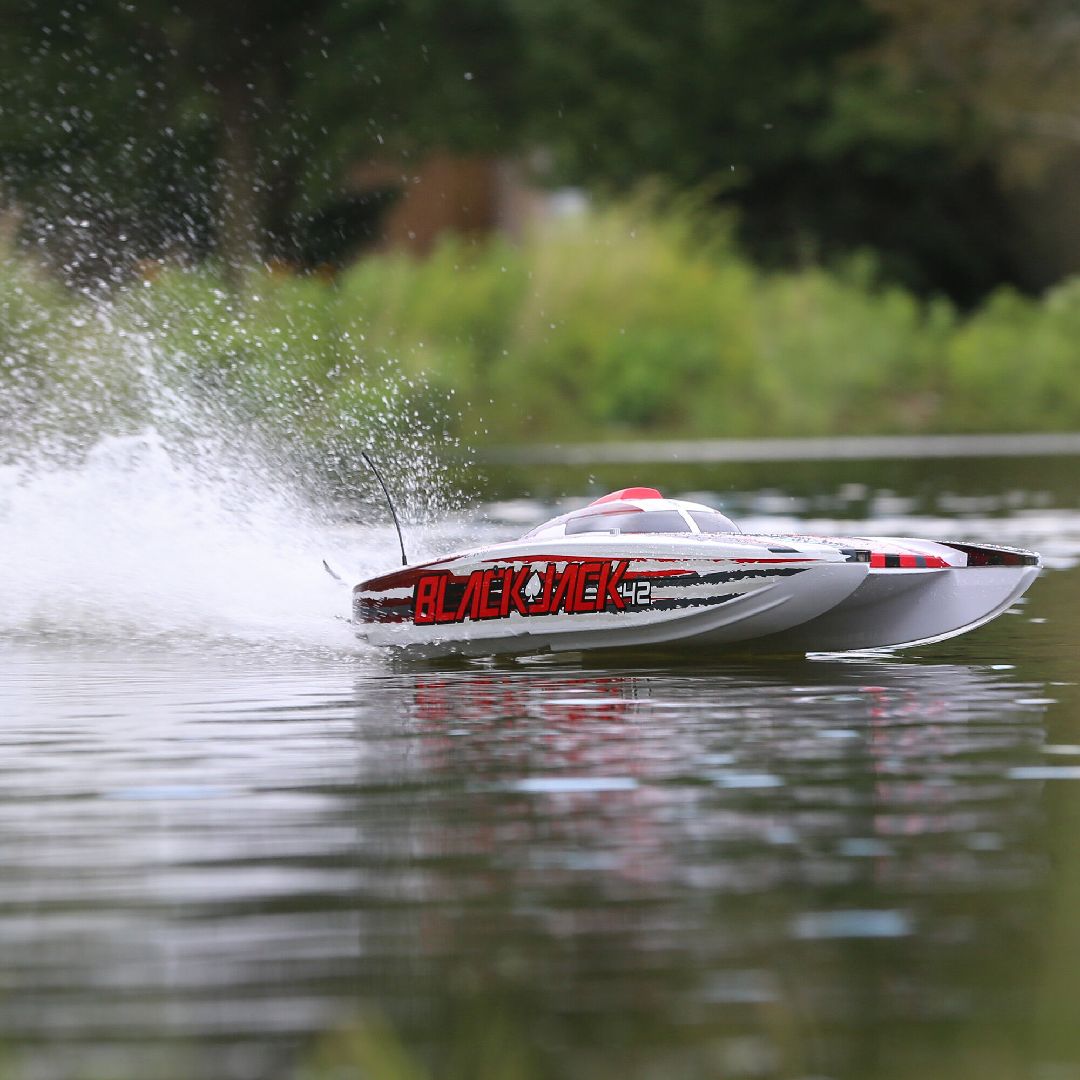 Pro Boat Blackjack 42-inch Brushless 8S Cat RTR - White/Red – image 5