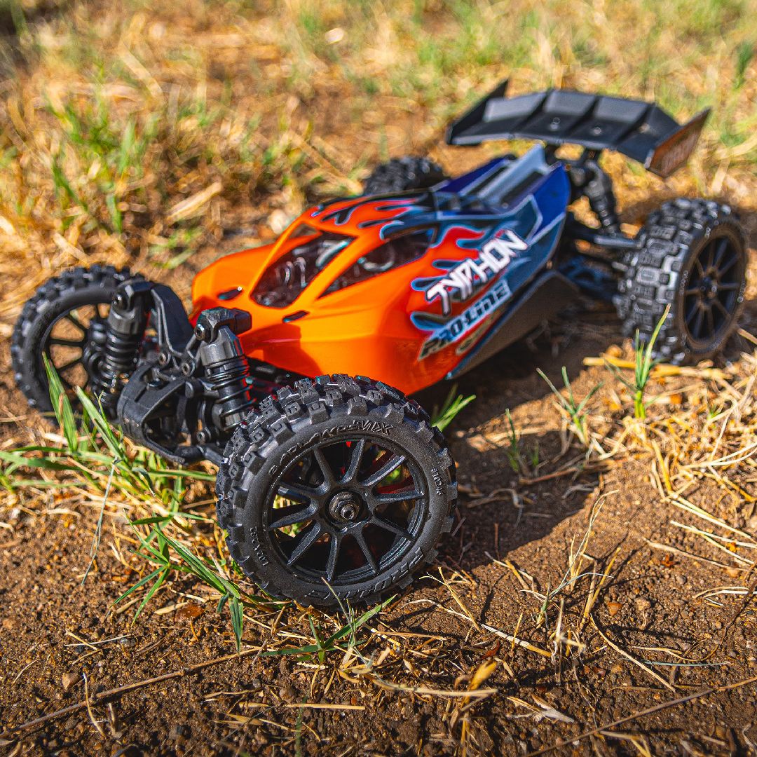 Pro-Line Badlands 1.9" on Mach-10 12mm Hex Wheels (4) – image 3