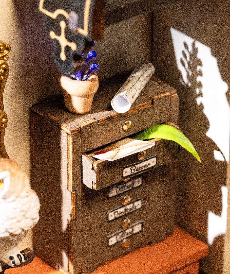 Rolife The Magic Study DIY Miniature House Kit – image 7