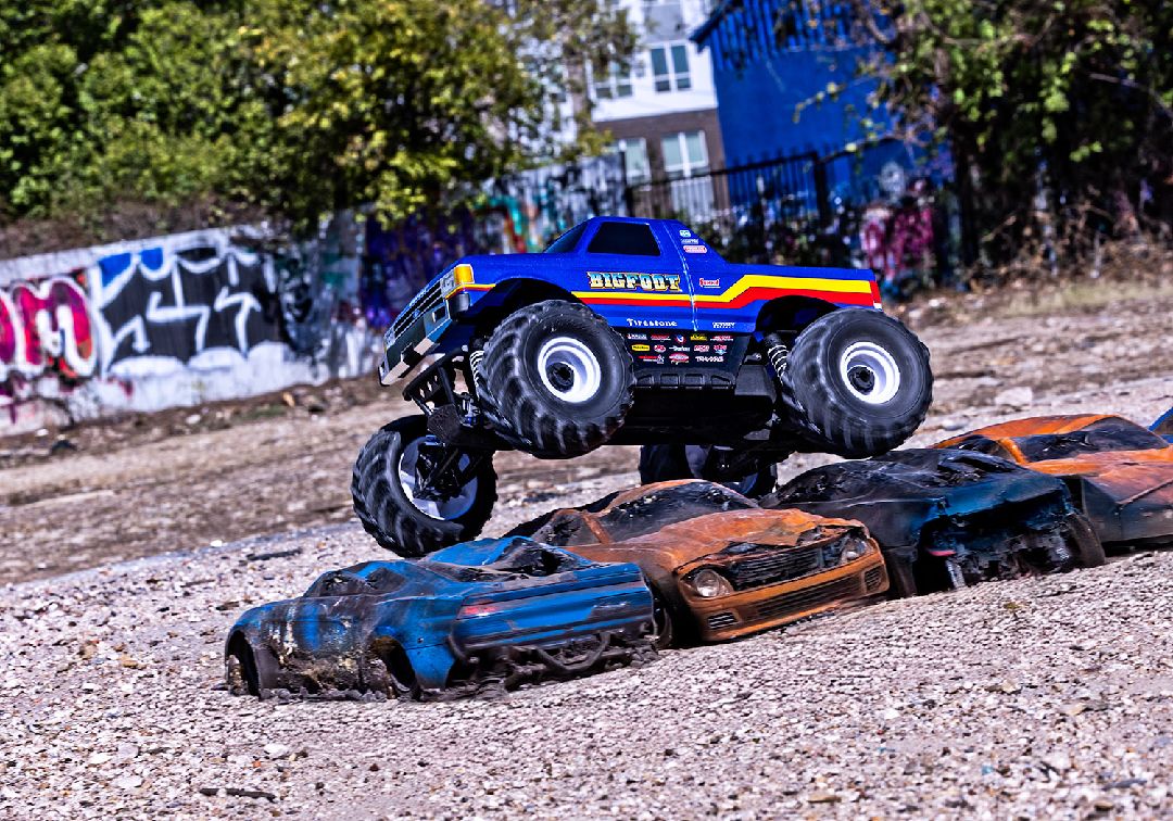 Traxxas 1/10 F-150 BL-2S 4X4 RTR - Bigfoot w/ Charger & Battery – image 13