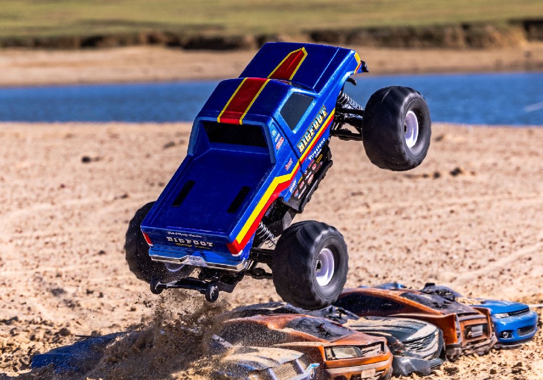 Traxxas 1/10 F-150 BL-2S 4X4 RTR - Bigfoot w/ Charger & Battery – image 19