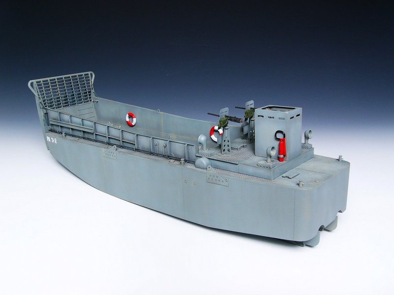 Trumpeter 1/35 WW II US Navy LCM(3) Landing craft – image 5