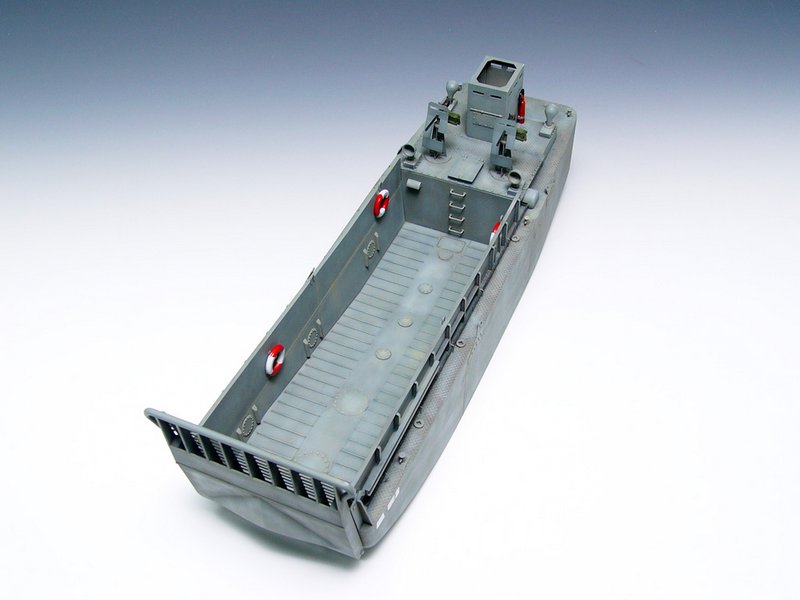 Trumpeter 1/35 WW II US Navy LCM(3) Landing craft – image 6