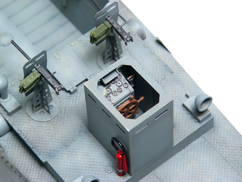 Trumpeter 1/35 WW II US Navy LCM(3) Landing craft – image 8