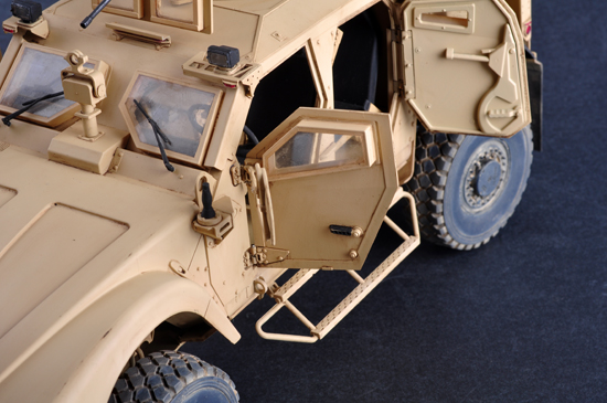Trumpeter 1/16 US M-ATV MRAP – image 6