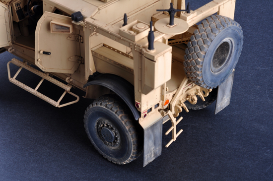 Trumpeter 1/16 US M-ATV MRAP – image 9