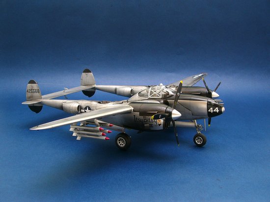 Trumpeter 1/32 Lockheed P-38L-5-LO Lightning – image 2