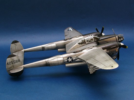 Trumpeter 1/32 Lockheed P-38L-5-LO Lightning – image 5