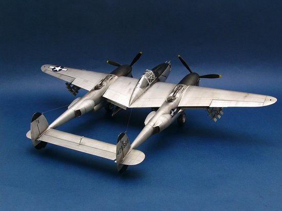 Trumpeter 1/32 Lockheed P-38L-5-LO Lightning – image 6