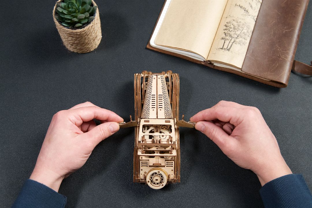 Ugears Sports Car Rapid Mouse - 222 Pieces – image 9